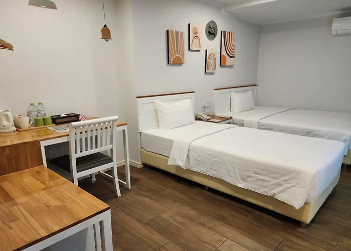 J Place Hotel