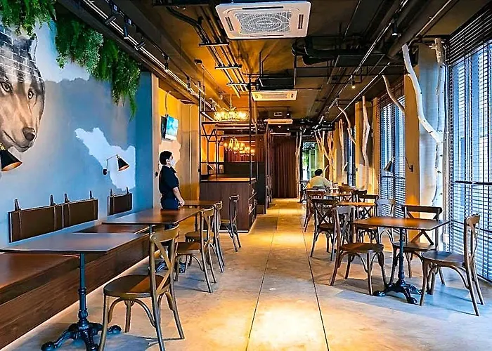 J Place Hotel
