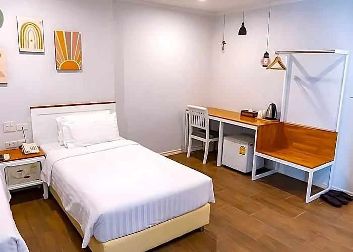J Place Hotel 3*