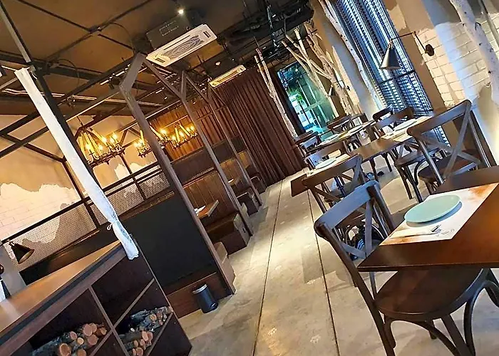 J Place Hotel 3*