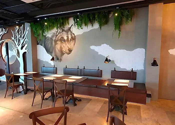 J Place Hotel 3*