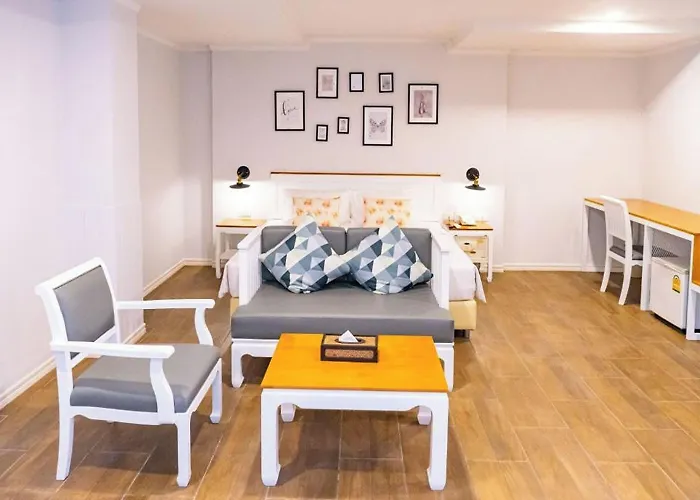 Hotel J Place 3*